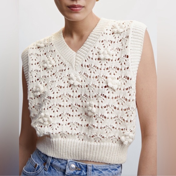 Industry Sweaters - NWT Industry Ivory Flower Stitch Sleeveless knit Sweater Vest Size Small